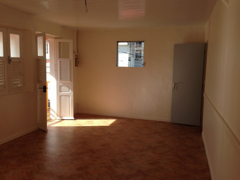 Immeuble de 116m2 à vendre 155 000 EUR au Lamentin (97232) - L — photo 4