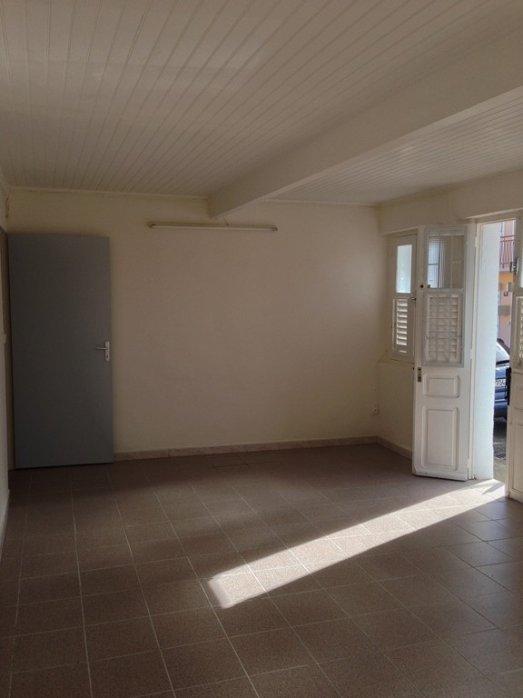 Immeuble de 116m2 à vendre 155 000 EUR au Lamentin (97232) - L — photo 5