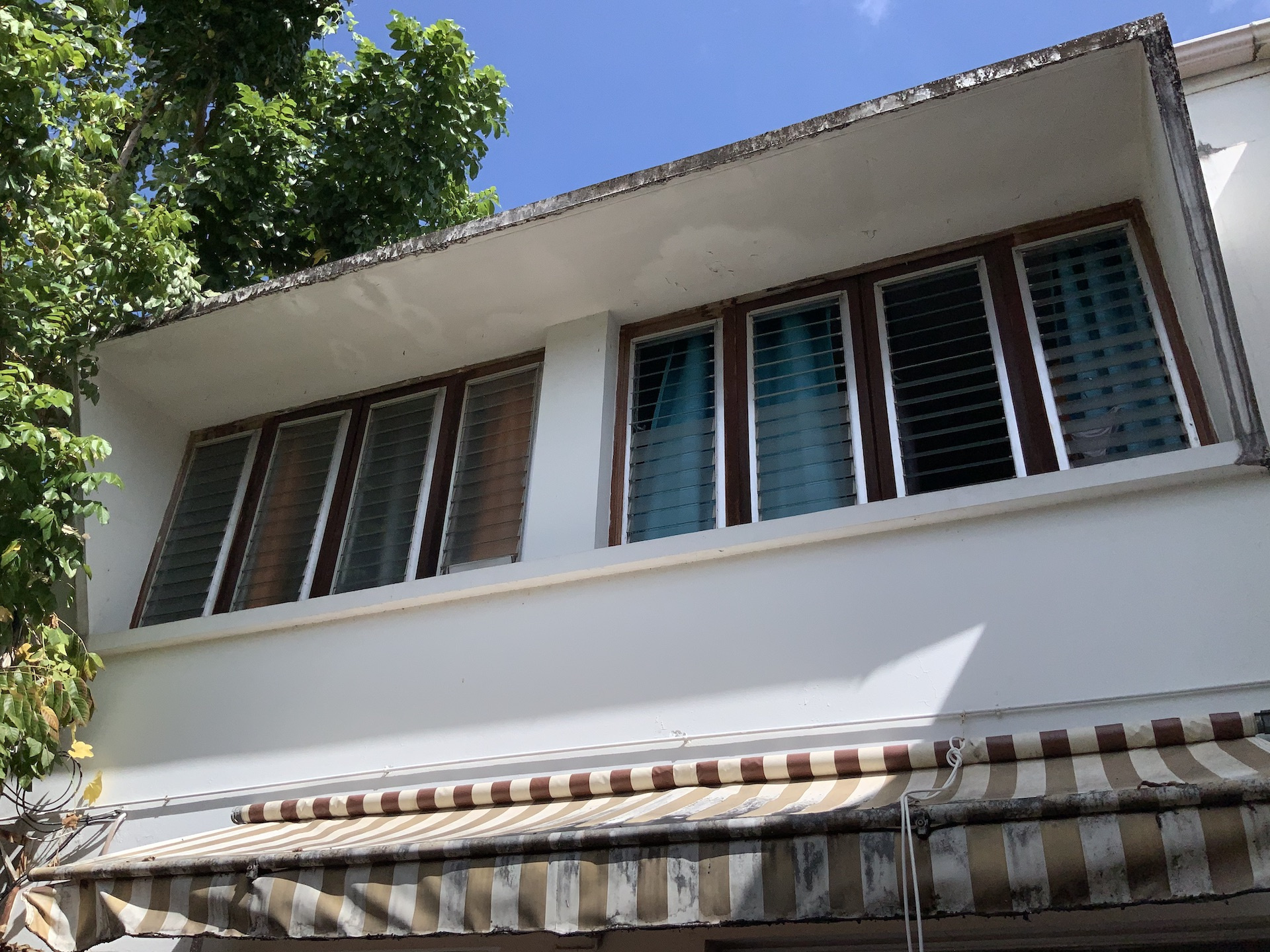 À acheter à Trinité : grande maison avec balcon — Trinité