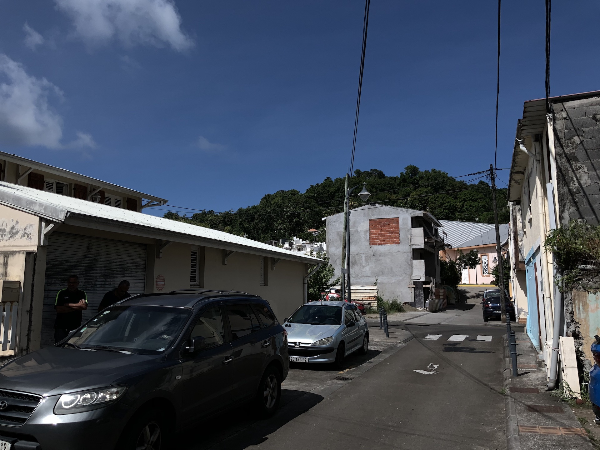 À acheter à Trinité : grande maison avec balcon — photo 2