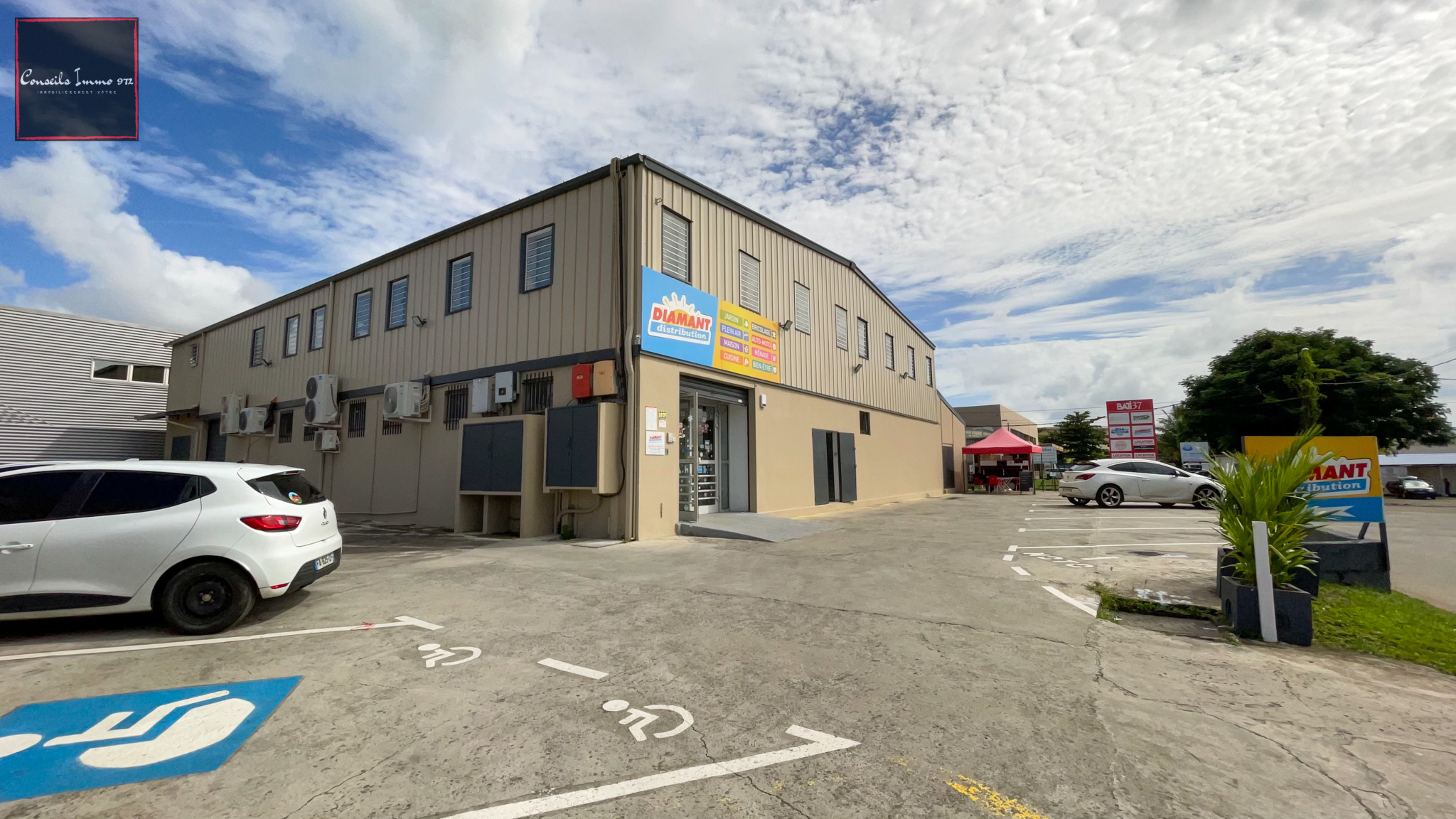 À LOUER   LOCAL COMMERCIAL / PROFESSIONNEL   ZONE JAMBETTE — Le Lamentin