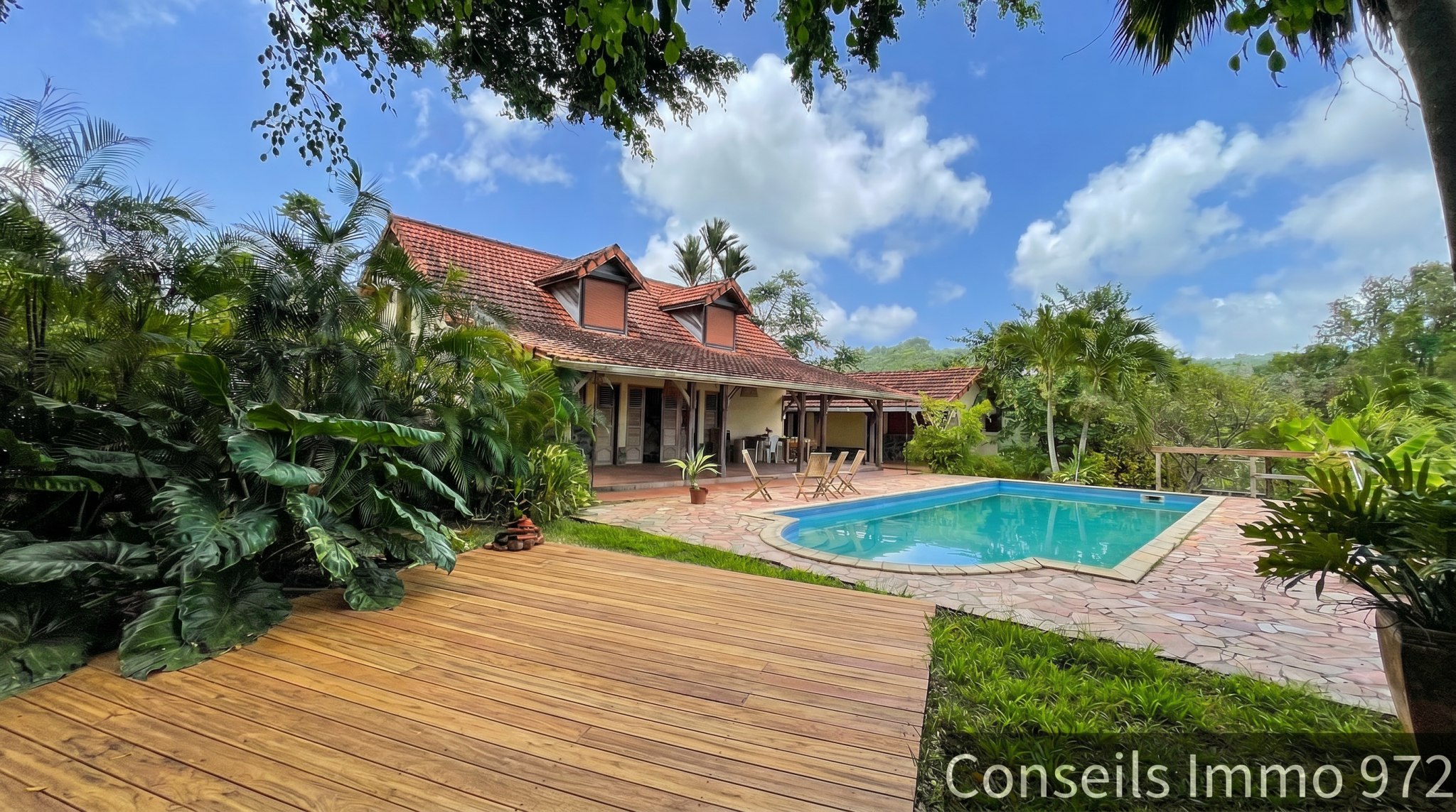 Villa créole F6 + dépendance indépendante & piscine - Le Rob — Le Robert