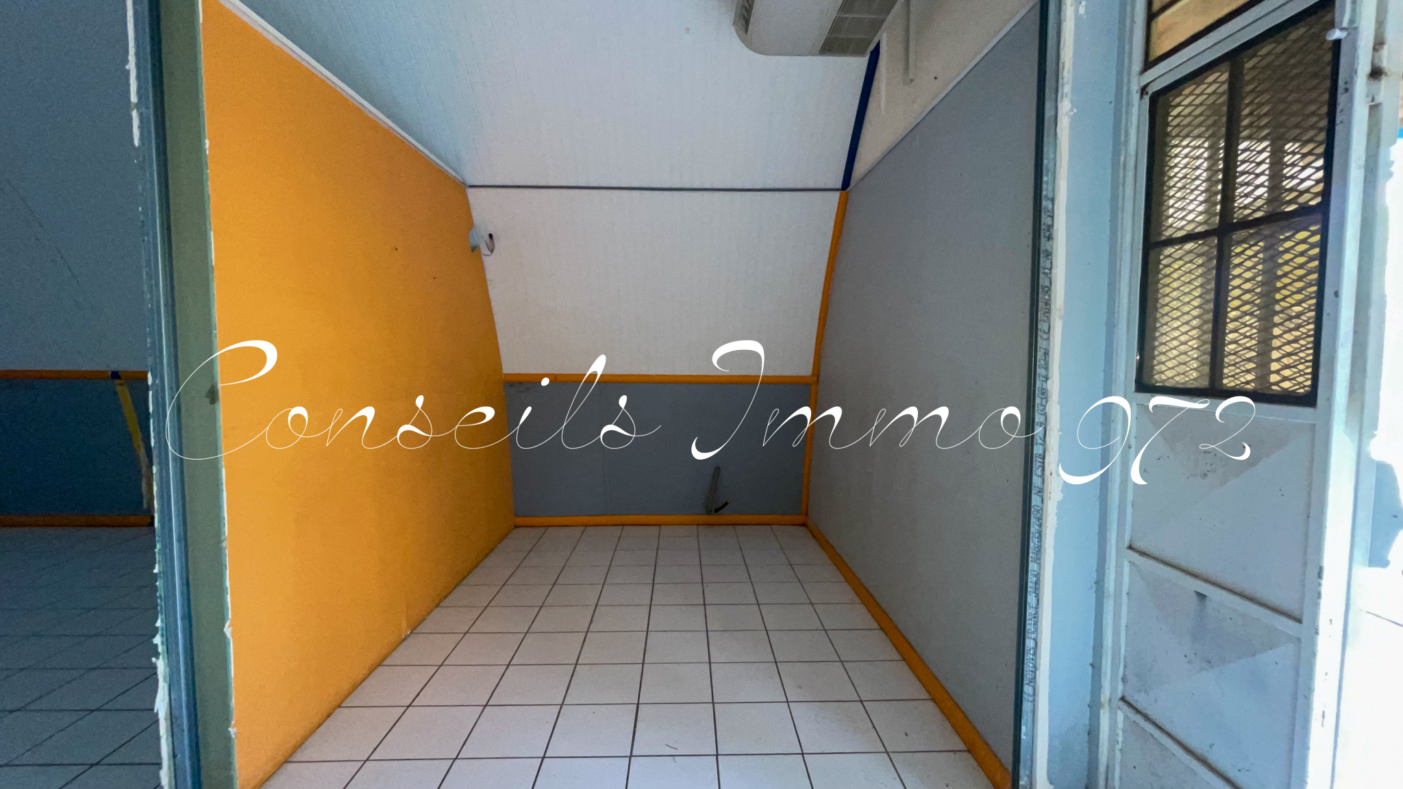 Local entrepôt 140 m2 - 4,17 m sous plafond, double accès - — photo 7