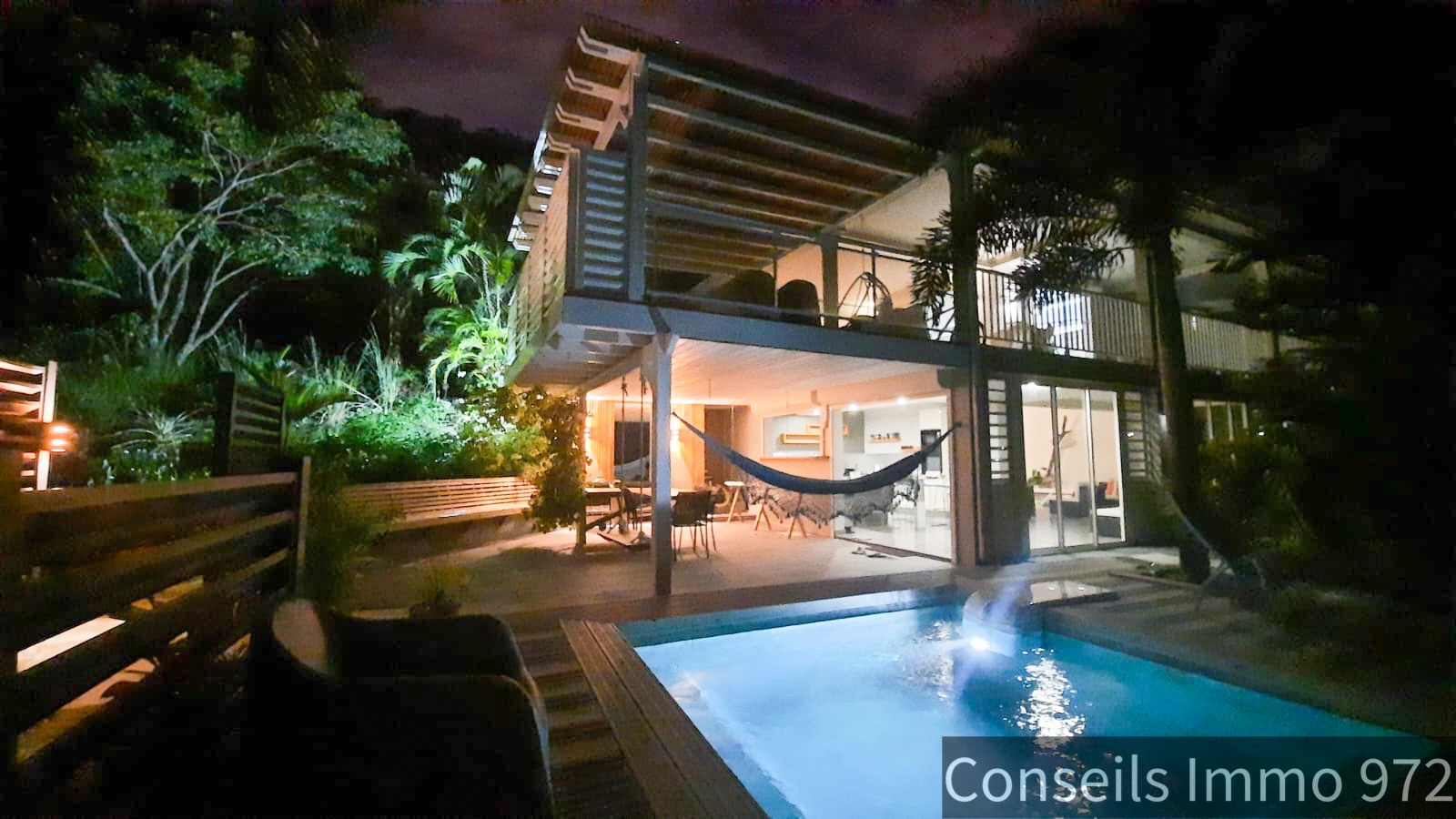 Villa duplex T5 + T3 locatif, piscine, vue mer - Morne Courb — photo 2