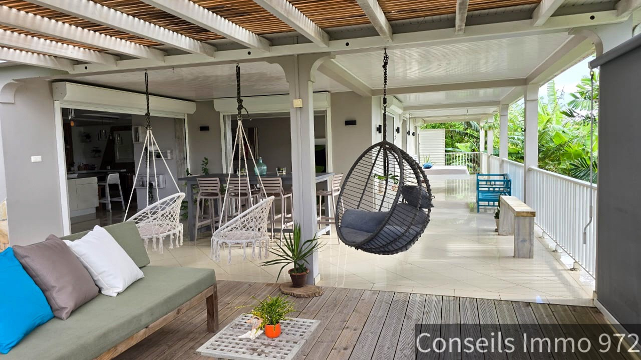 Villa duplex T5 + T3 locatif, piscine, vue mer - Morne Courb — photo 3