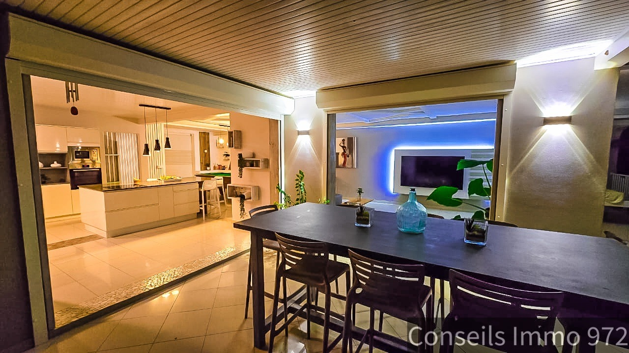Villa duplex T5 + T3 locatif, piscine, vue mer - Morne Courb — photo 6