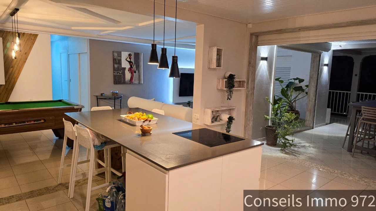 Villa duplex T5 + T3 locatif, piscine, vue mer - Morne Courb — photo 7
