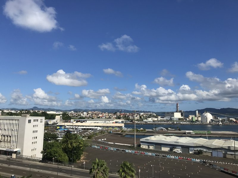 À Fort-De-France, appartement avec 4 pièces à acheter — photo 2