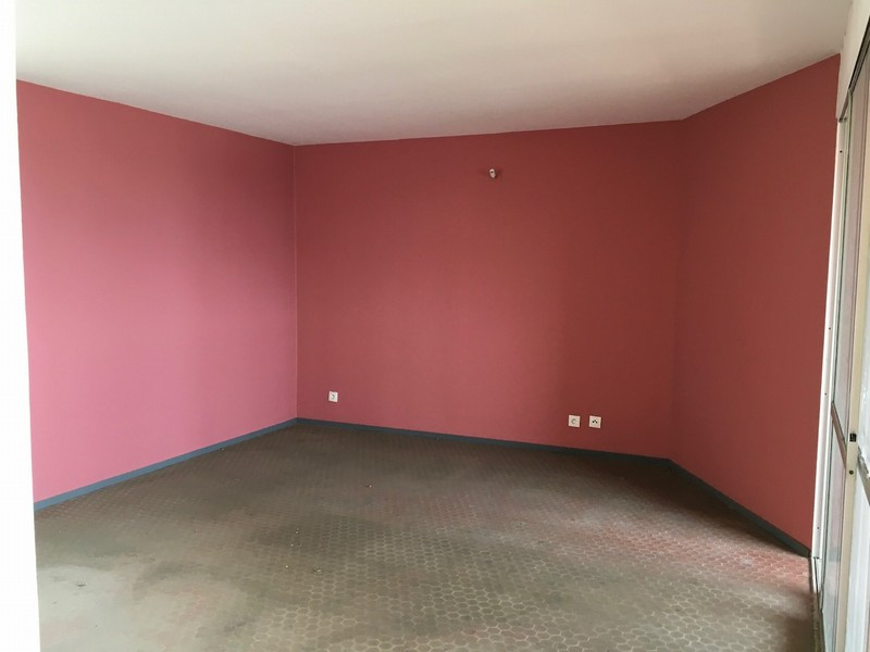 À Fort-De-France, appartement avec 4 pièces à acheter — photo 4