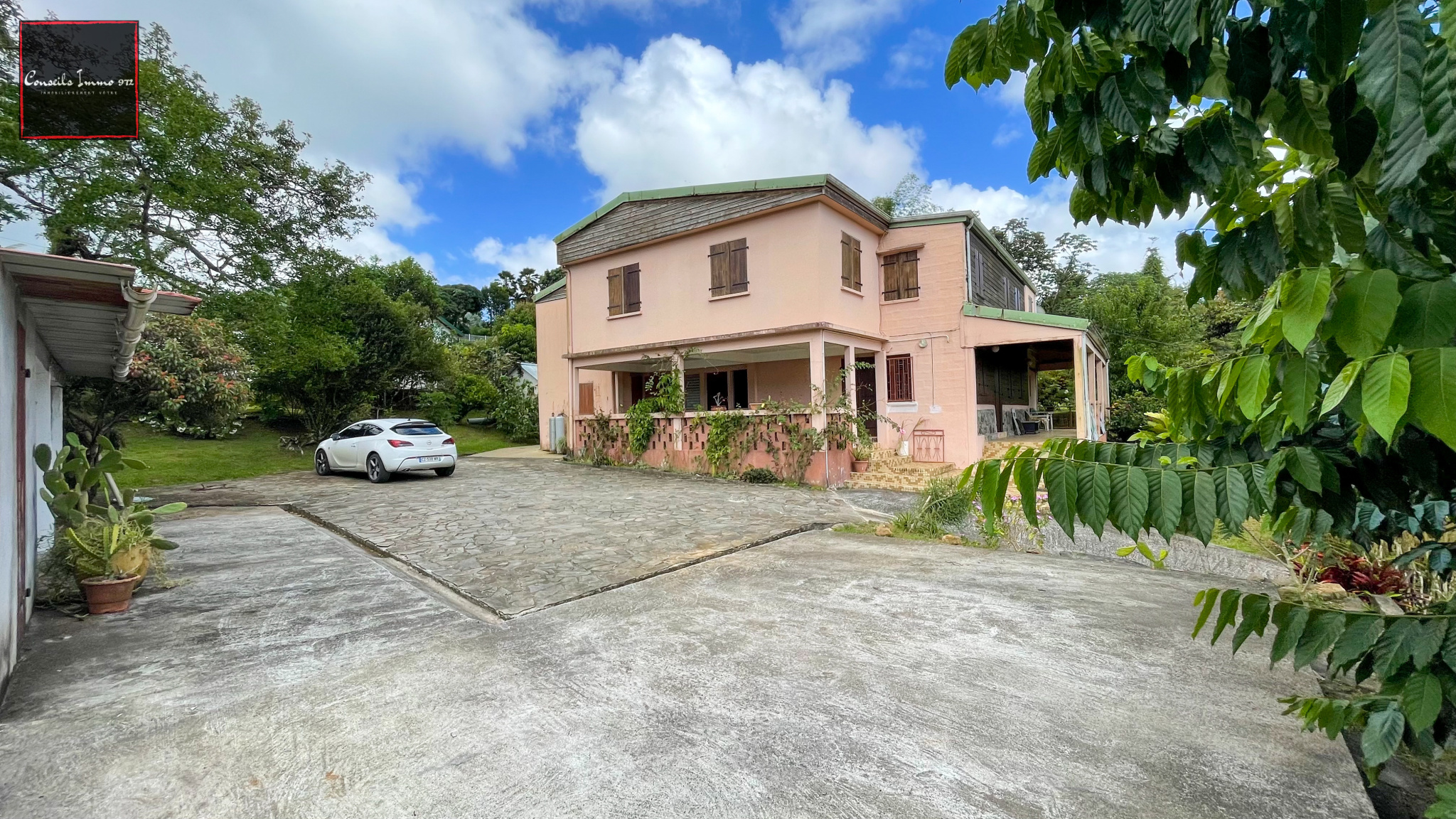 Villa F6 de 217 m2 sur 2 326 m2 de terrain à vendre à Saint- — Saint-Joseph