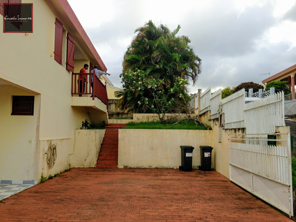 Maison F6 (Louée) - 2 niveaux - Qu. Gondeau - SAINT JOSEPH — photo 3